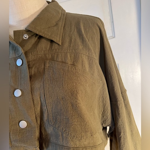 EE Some Army Green Snap Cropped Juniors Jacket Boutique S/M - Picture 4 of 10